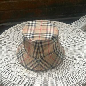 Burberry bucket hat